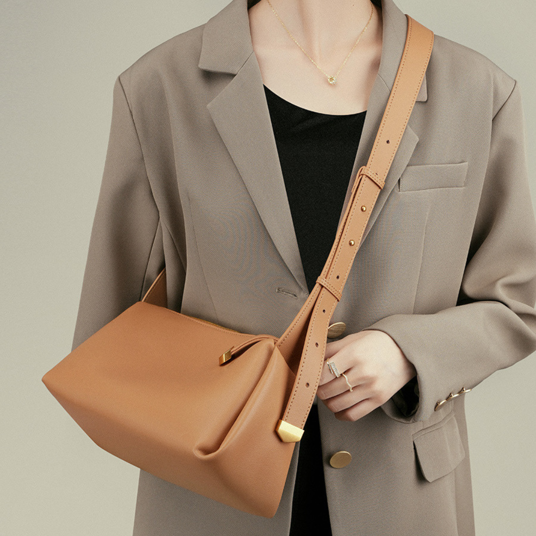 <tc>Bolso baguette de piel suave Elodie</tc>
