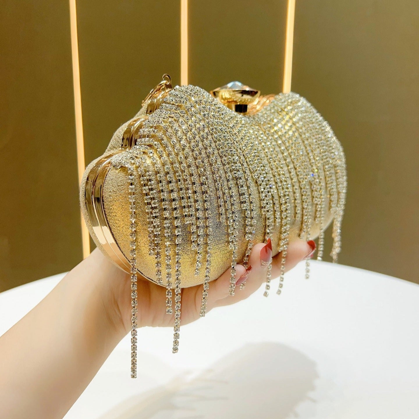 <tc>Bolso con flecos de cristal Ambrinee</tc>